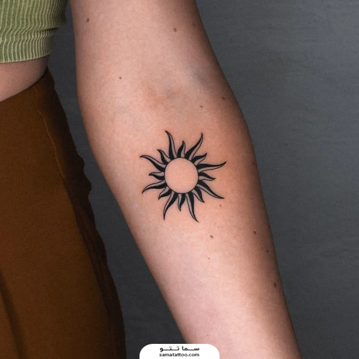 تتو خورشید روی دست