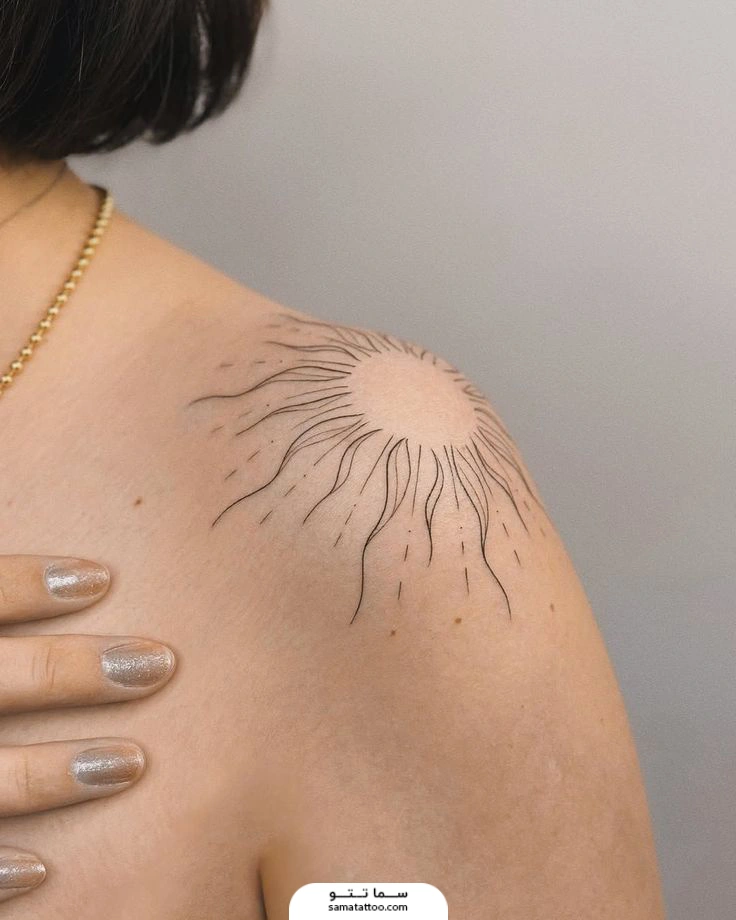 تاتو مینیمال خورشید روی شونه