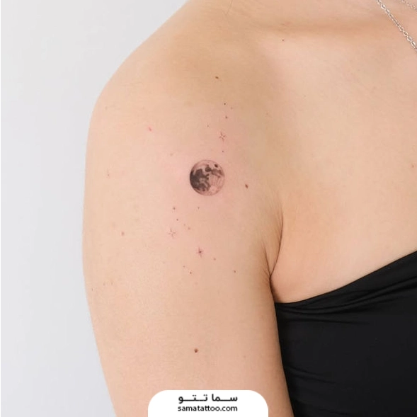 تتو سیاره روی شونه