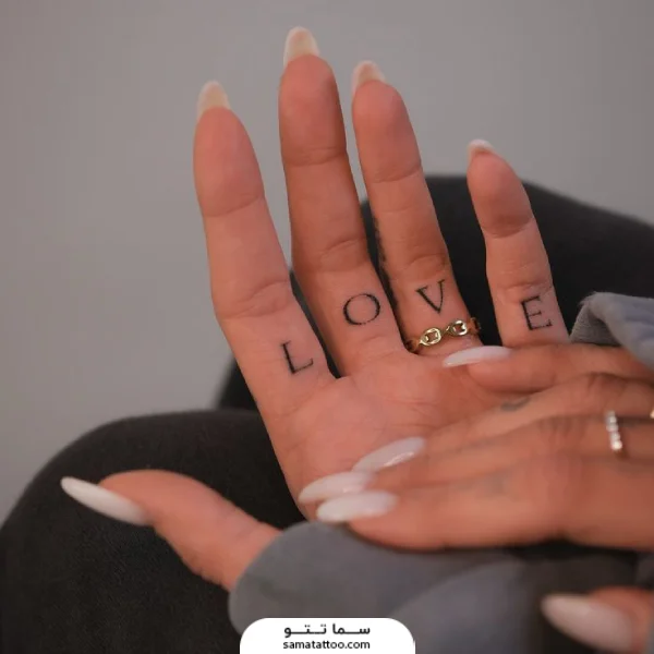 تتو love روی انگشت های دست